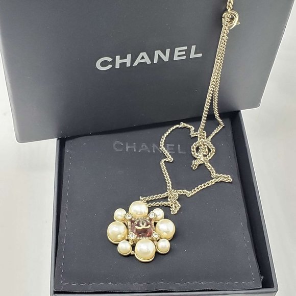 100% Authentic Chanel Necklace with Pearl & Stone - Picture 8 of 11